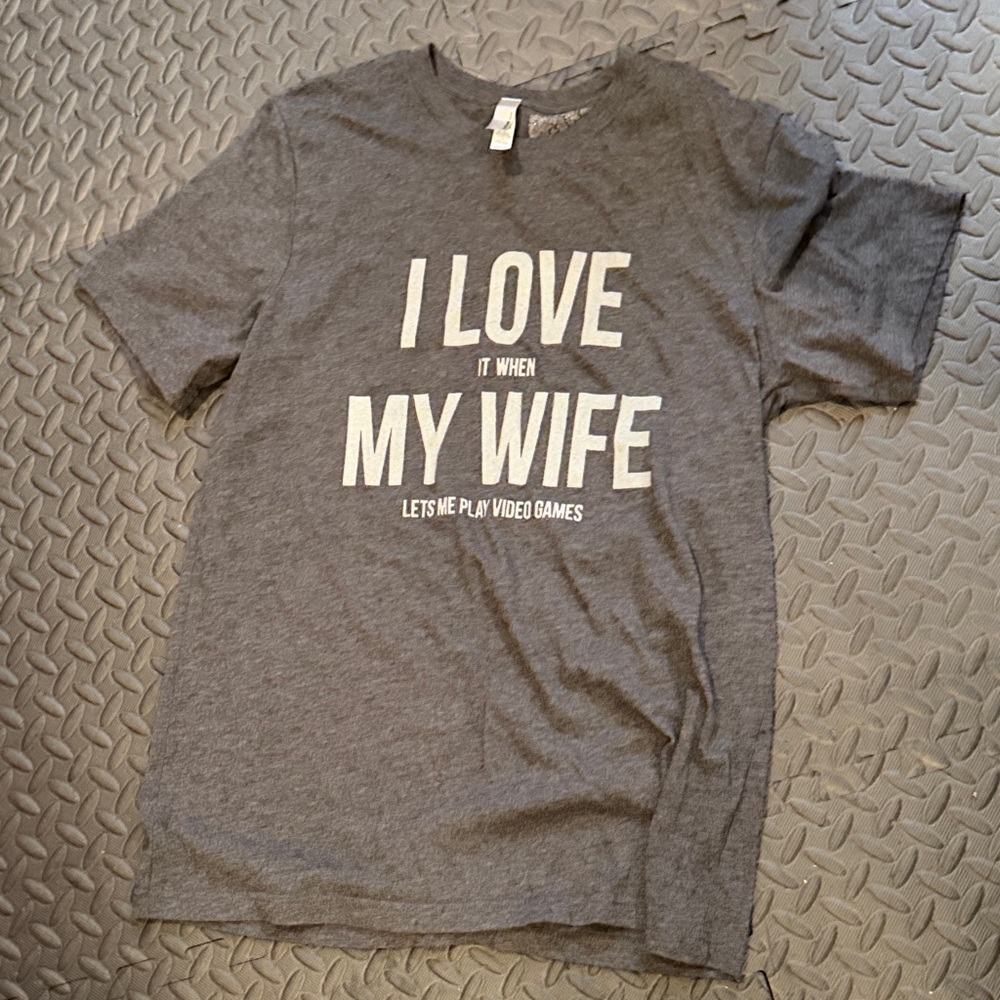 Gray Graphic Tee - Short Sleeve